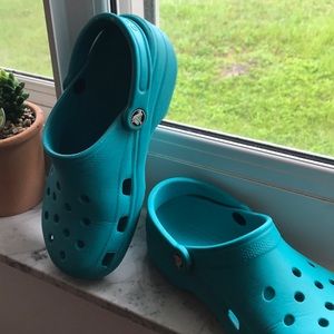 Teal Crocs Sz 6